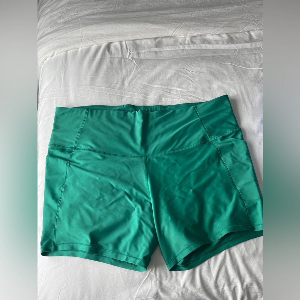 High rise shorts with pockets
